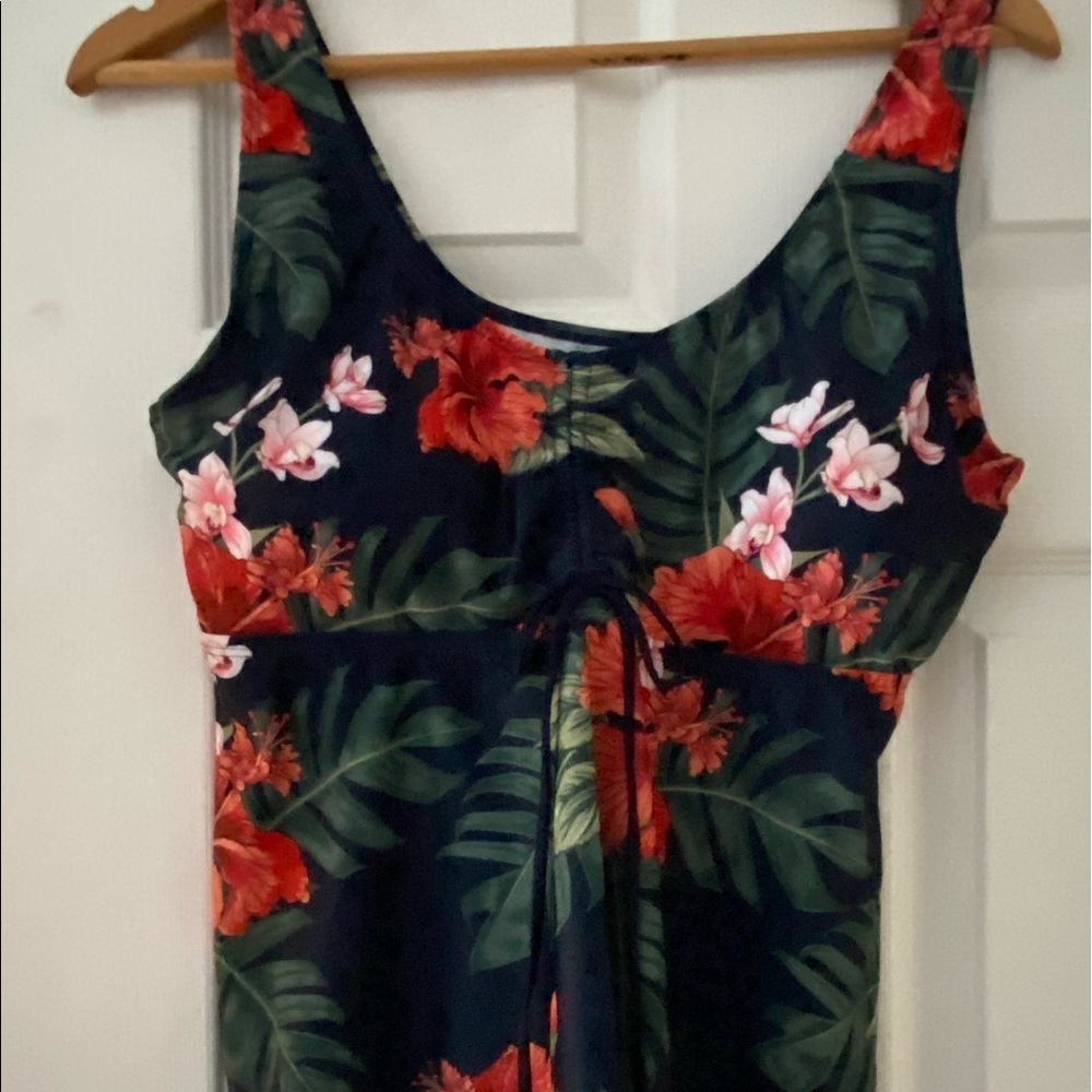 No Name Tankini Top Navy Blue with Tropical Flowers. Size XL Never been worn
